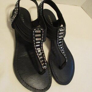 Madden Girl Triixie Woman Size 6.5 Black Vacation Travel Beach Pool Sandals
